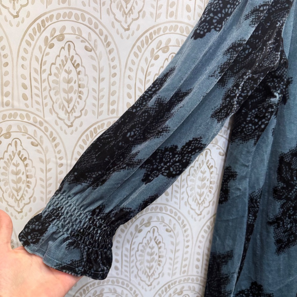 Massini Velvet Top Womens 1X Blue Black Burnout Floral Smocked Cuff Blouse - Picture 5 of 7